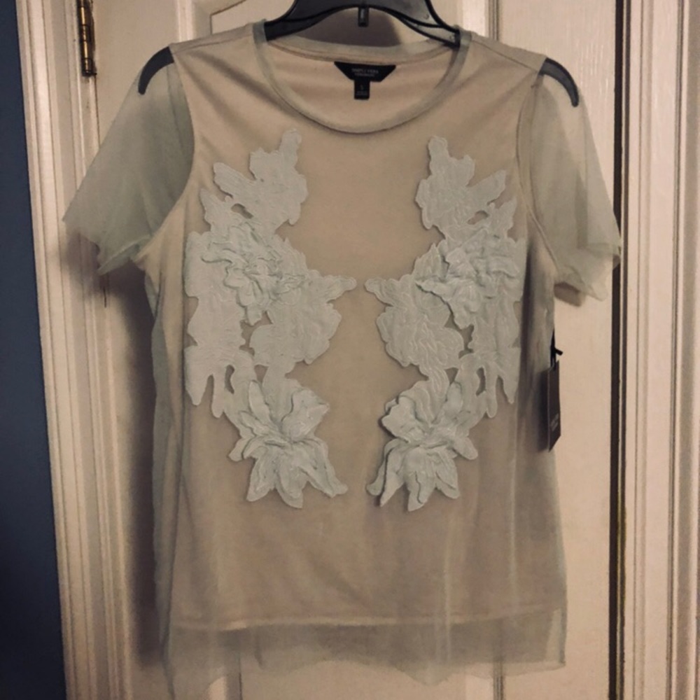 Simply Vera Modern Bloom Top NWT